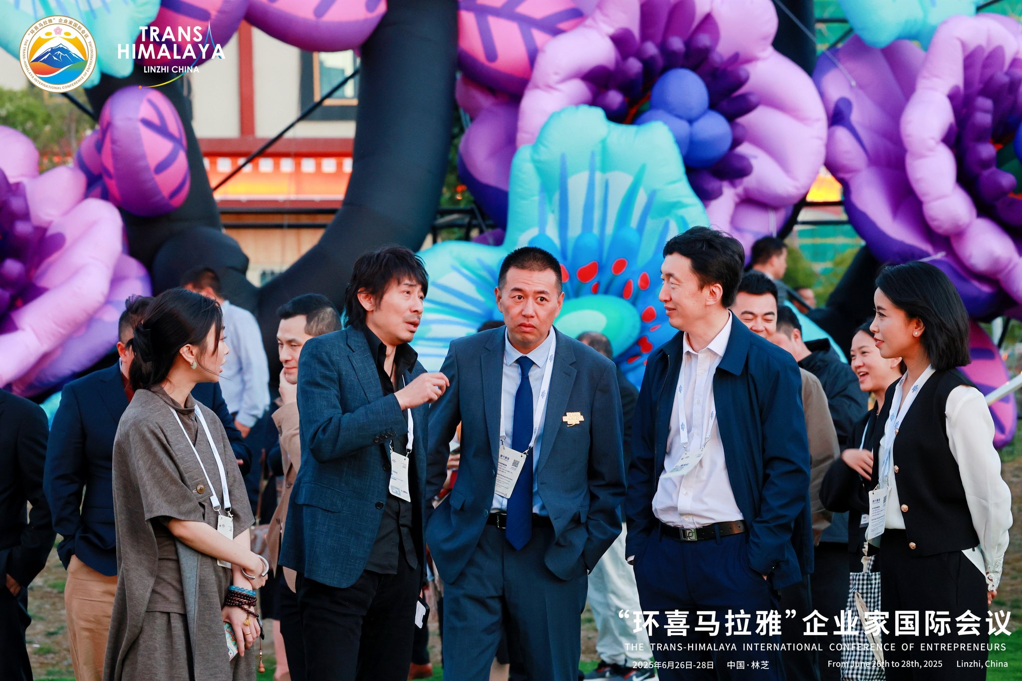 詹勝主席及李楠常務副主席與西藏自治區副主席趙鵬(右二)及西藏自治區外事辦主任鮑挺(右三)交流